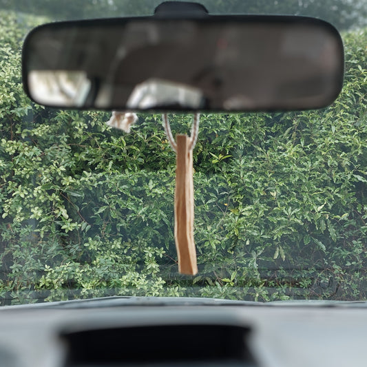 Colgante de palo santo para auto colgado en espejo retrovisor, interior de vehículo