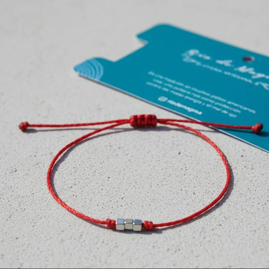 Pulsera Delgada Roja de Protección con Cubos de Plata 950 | Ajustable | Hecha a Mano