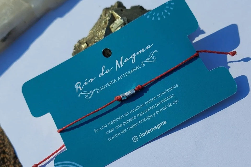 Pulsera Delgada Roja de Protección con Cubos de Plata 950 | Ajustable | Hecha a Mano