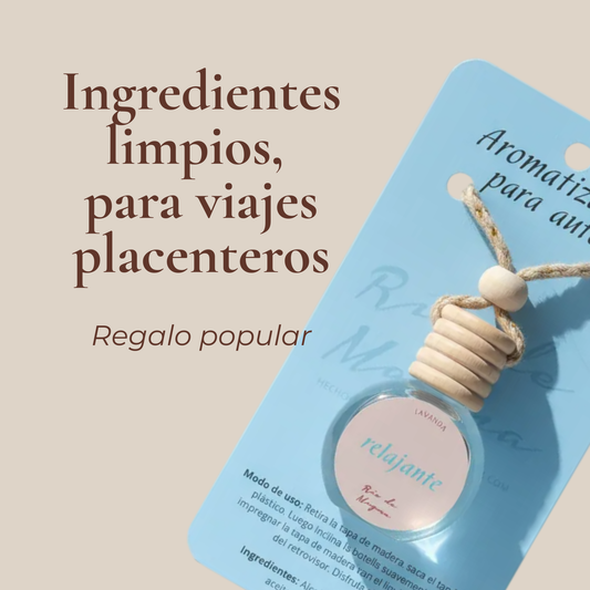 Aromatizante para auto "Relajante · Río de Magma" en tarjeta celeste "Aromatizante para auto", con texto "Ingredientes limpios, para viajes placenteros · Regalo popular" sobre fondo beige