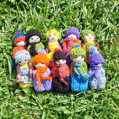 Muñecas Tejidas Artesanales. Pequeñas Compañeras. Varios colores