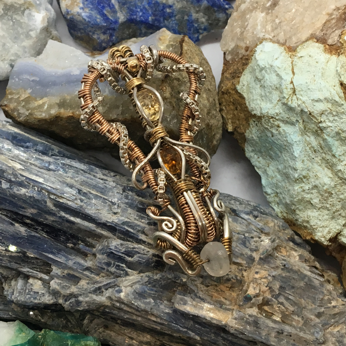 Colgante Wire Wrap – Citrinos Facetados y Aguamarina Dona – Plata 950 y Gold Filled – Pieza única