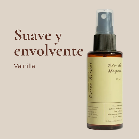 Frasco spray Dulce Ritual sobre fondo beige rosado. Texto: "Suave y envolvente · Vainilla"