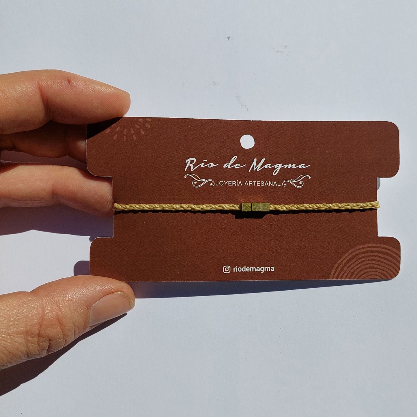 Pulsera Masculina Minimalista · 3 Cuentas de Bronce