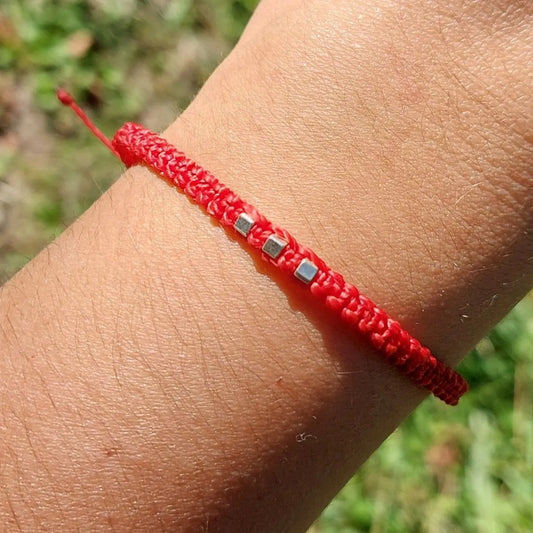 Pulsera Roja de Protección – Macramé + Plata 950 – Ajustable
