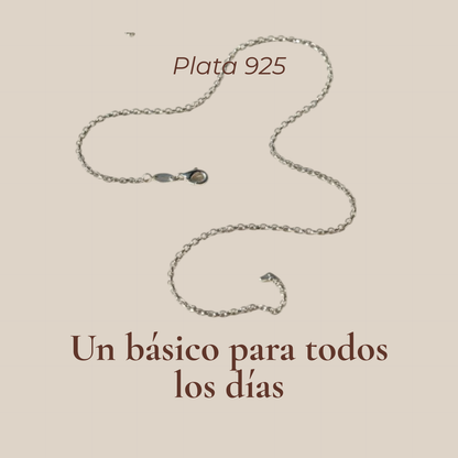 Imagen informativa de cadena rolo de plata 925 sobre fondo beige, con texto "Un básico para todos los días · Plata 925".
