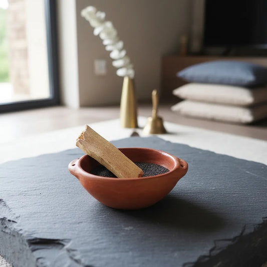 Kit Sahumar Palo Santo | Pocillo Greda + Arena Volcánica + Palo Santo (20 g)