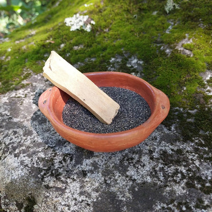 Kit Sahumar Palo Santo | Pocillo Greda + Arena Volcánica + Palo Santo (20 g)