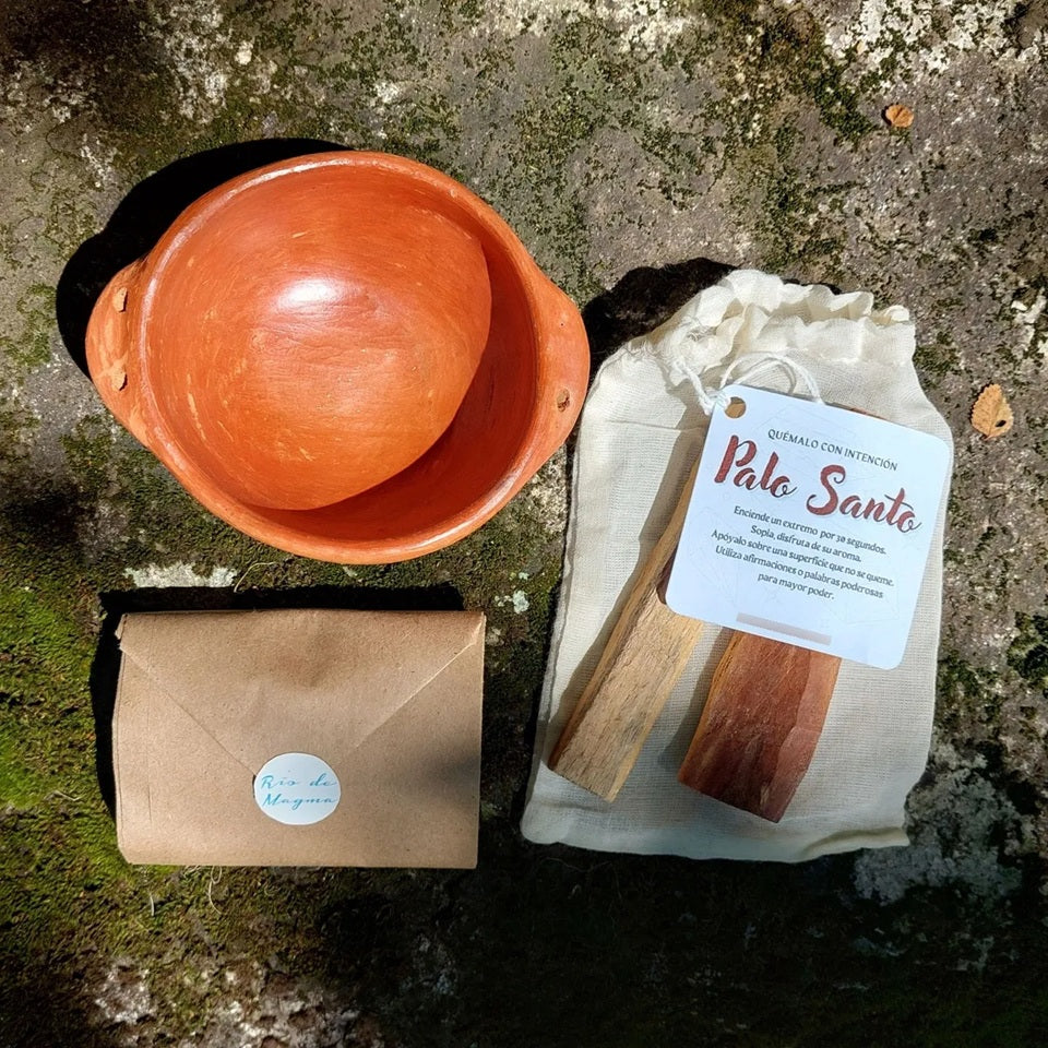 Kit Sahumar Palo Santo | Pocillo Greda + Arena Volcánica + Palo Santo (20 g)